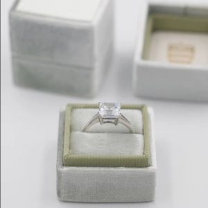 The Carlyle Classic Petite